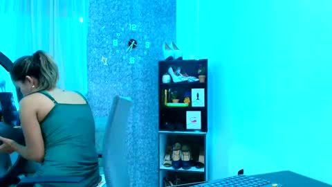 Snapshot of sally_ricci chatting on September 17, 11:35 am sally_ricci online show from September 17, 11:35 am