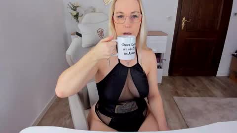 SallySecret online show from November 10, 11:35 am