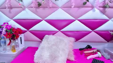 Snapshot of salmasantos chatting on October 18, 3:00 am salmasanto online show from October 18, 3:00 am