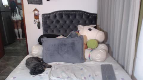 yenny online show from March 29, 4:03 am