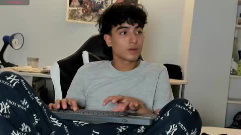 salvatore_montt online show from March 4, 5:11 am