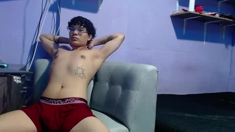 sam_latino22 online show from November 4, 9:05 pm