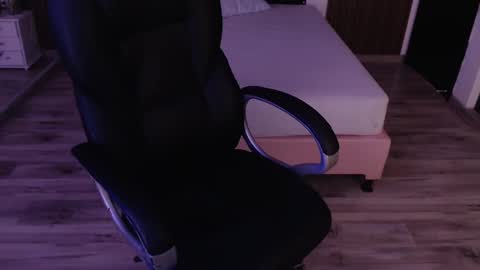 SAM MANSON online show from October 6, 6:37 pm