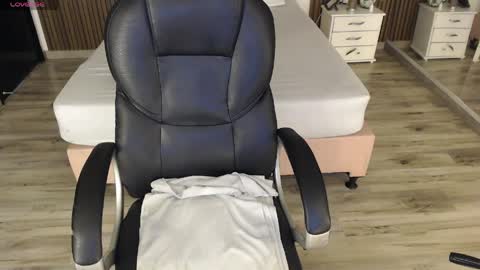 SAM MANSON online show from April 13, 12:09 pm