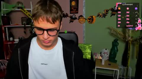 Sam online show from October 31, 9:37 pm