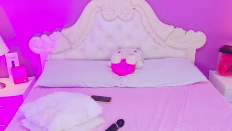 samantakane online show from February 6, 7:12 am