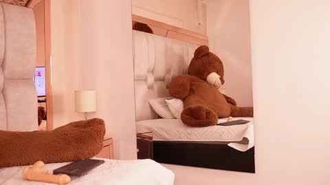 samantavazquez online show from April 10, 1:16 pm