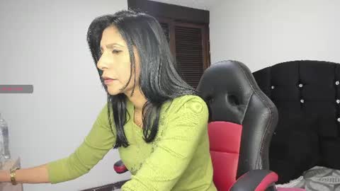 samantha1_rosse01 online show from August 5, 11:35 pm