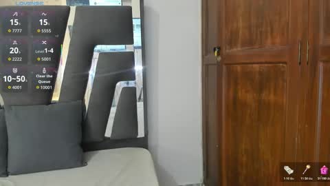 samanthahill_ online show from February 9, 9:06 pm