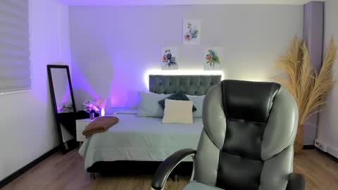 Snapshot of samara_hilton_2 chatting on October 3, 9:34 pm samara_hilton_2 online show from October 3, 9:34 pm