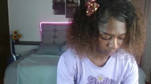 Snapshot of samara_roxx chatting on October 18, 3:00 am samara_roxx online show from October 18, 3:00 am