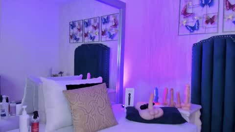 Snapshot of samara_warren chatting on September 24, 12:23 pm Samara Warren online show from September 24, 12:23 pm