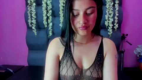 Snapshot of samarhamiller_ chatting on October 8, 2:12 pm samarhamiller_ online show from October 8, 2:12 pm