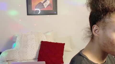 Snapshot of samatha1998 chatting on February 18, 10:38 am Yaya online show from February 18, 10:38 am