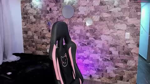 samiacooper25 online show from March 1, 9:02 am