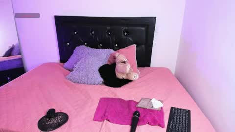 samiacooper25 online show from January 13, 2:41 am