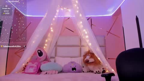 Samantha Dvila online show from December 20, 8:23 pm