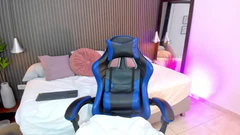 Axel online show from April 16, 9:39 pm