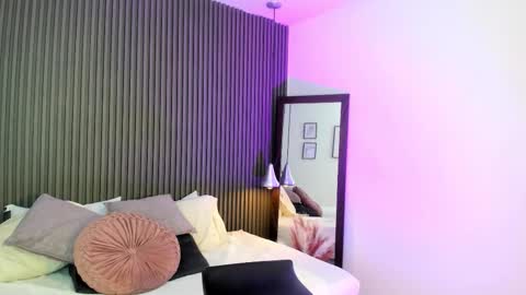 Axel online show from October 13, 12:45 am