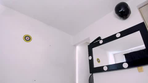   online show from April 4, 8:49 pm