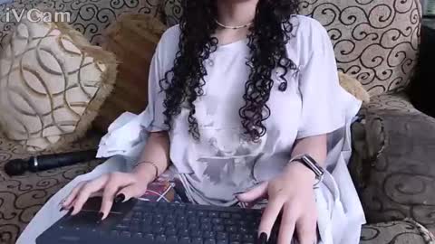 sandi online show from April 11, 2:43 pm