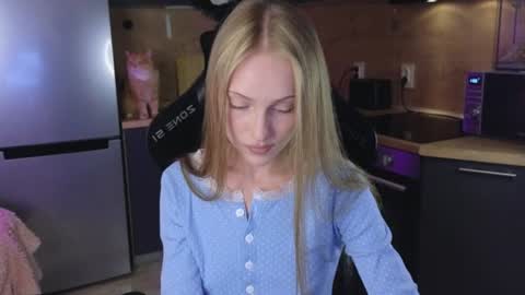 Sandra      Lillys Page    online show from August 2, 9:27 pm