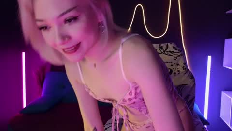 Sandy  online show from February 7, 11:12 am