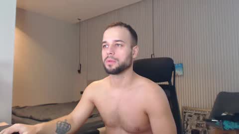 Snapshot of sandro_best chatting on February 28, 9:36 am DeAlex online show from February 28, 9:36 am