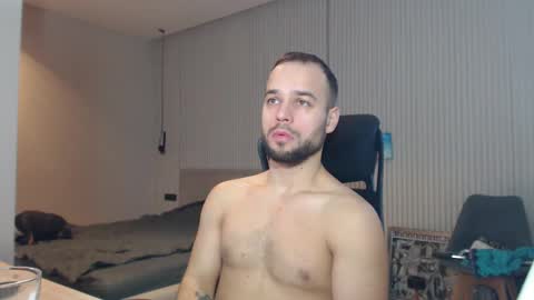 Snapshot of sandro_best chatting on February 26, 9:33 am DeAlex online show from February 26, 9:33 am