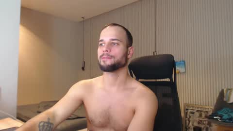 Snapshot of sandro_best chatting on March 3, 6:56 pm DeAlex online show from March 3, 6:56 pm