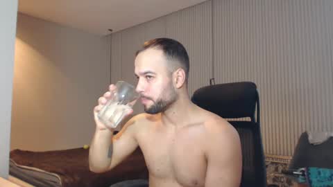 Snapshot of sandro_best chatting on February 19, 9:39 am DeAlex online show from February 19, 9:39 am