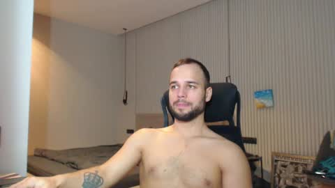 Snapshot of sandro_best chatting on March 1, 1:51 pm DeAlex online show from March 1, 1:51 pm