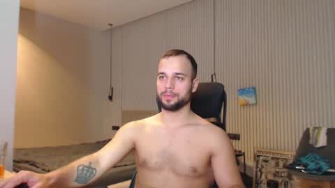 Snapshot of sandro_best chatting on March 2, 7:34 pm DeAlex online show from March 2, 7:34 pm