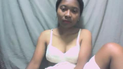 Snapshot of sandy735579 chatting on October 13, 5:42 am sandy735579 online show from October 13, 5:42 am