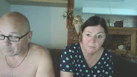 sanroom online show from December 15, 2:02 pm