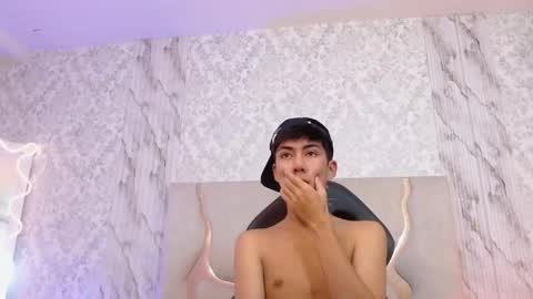 santi_tay online show from June 10, 11:42 am
