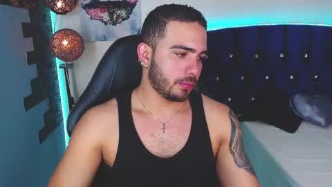 santiago_ferrerxx online show from May 18, 7:42 pm