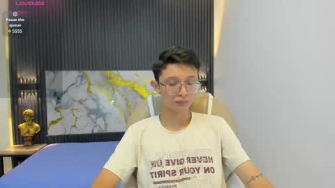 Snapshot of santiago_russo18 chatting on September 27, 12:25 pm santiago_russo18 online show from September 27, 12:25 pm