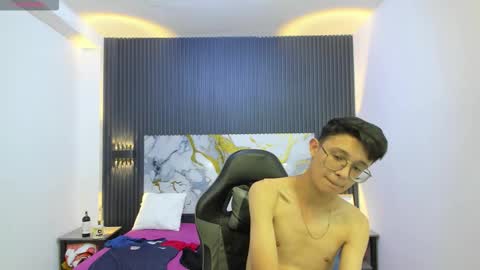 santiago_russo18 online show from February 13, 8:34 pm