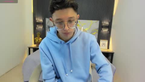 Snapshot of santiago_russo18 chatting on September 12, 12:40 pm santiago_russo18 online show from September 12, 12:40 pm