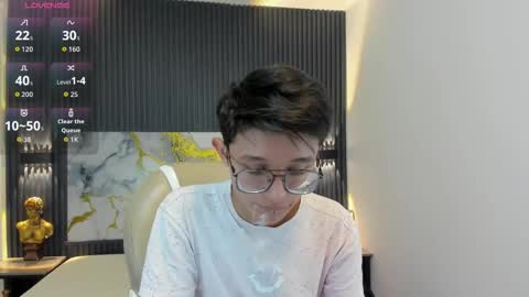 Snapshot of santiago_russo18 chatting on October 11, 2:32 pm santiago_russo18 online show from October 11, 2:32 pm
