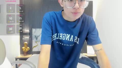 Snapshot of santiago_russo18 chatting on October 8, 1:17 pm santiago_russo18 online show from October 8, 1:17 pm
