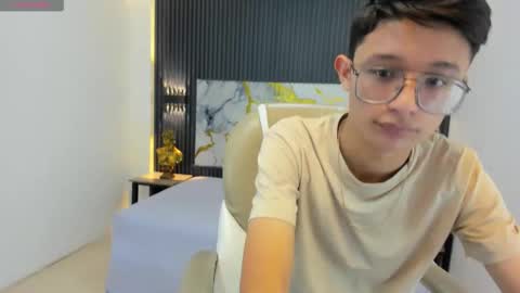 Snapshot of santiago_russo18 chatting on September 19, 12:31 pm santiago_russo18 online show from September 19, 12:31 pm