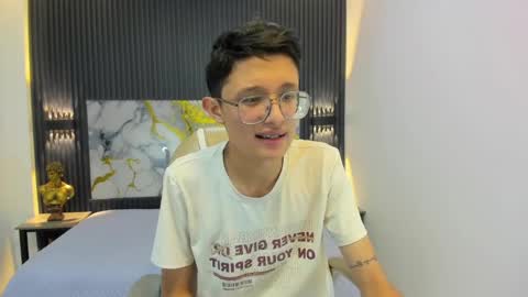 Snapshot of santiago_russo18 chatting on September 20, 1:14 pm santiago_russo18 online show from September 20, 1:14 pm