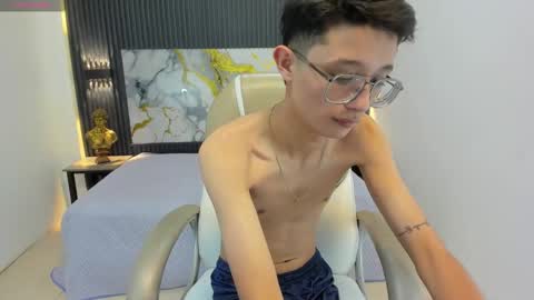 Snapshot of santiago_russo18 chatting on September 10, 1:34 pm santiago_russo18 online show from September 10, 1:34 pm