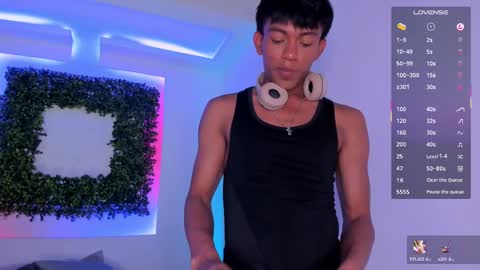 Snapshot of santti_ chatting on October 13, 10:12 pm Santii online show from October 13, 10:12 pm