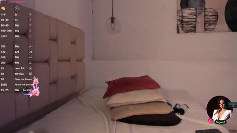 S A R A  G  online show from February 7, 8:50 am