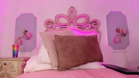 Sara online show from December 18, 3:57 am