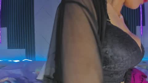 sara allenx online show from September 18, 7:51 pm