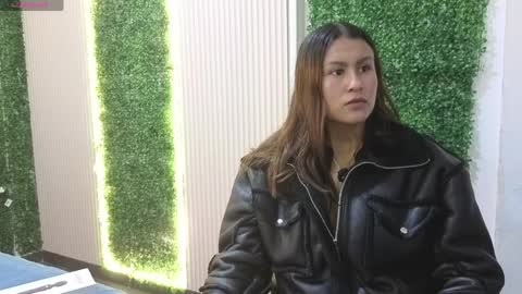 Sara online show from April 9, 1:06 pm